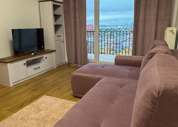 Charming At Coresi Mall #brasov 公寓