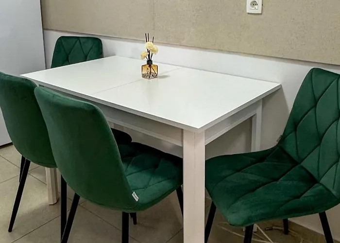 Charming At Coresi Mall #brasov 公寓